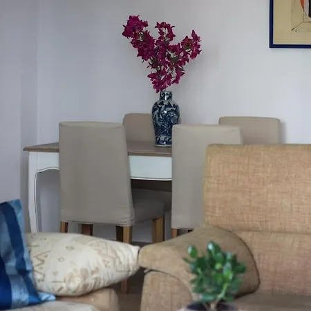 Apartmán Oasis In With Parking 5min From The